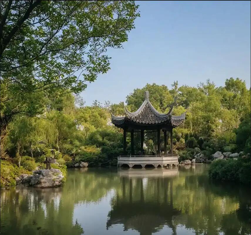 鹤岗南山旅行餐饮有限公司